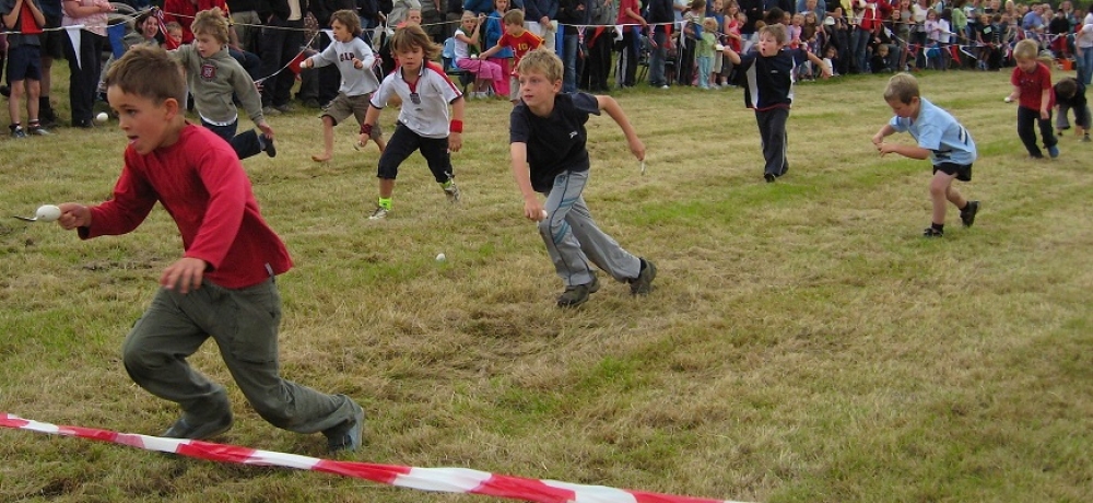 Image credit: Wikimedia Commons // Egg-and-spoon race.